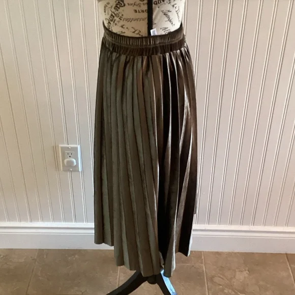 Chic Brown Midi Skirt - Picture 4 of 6